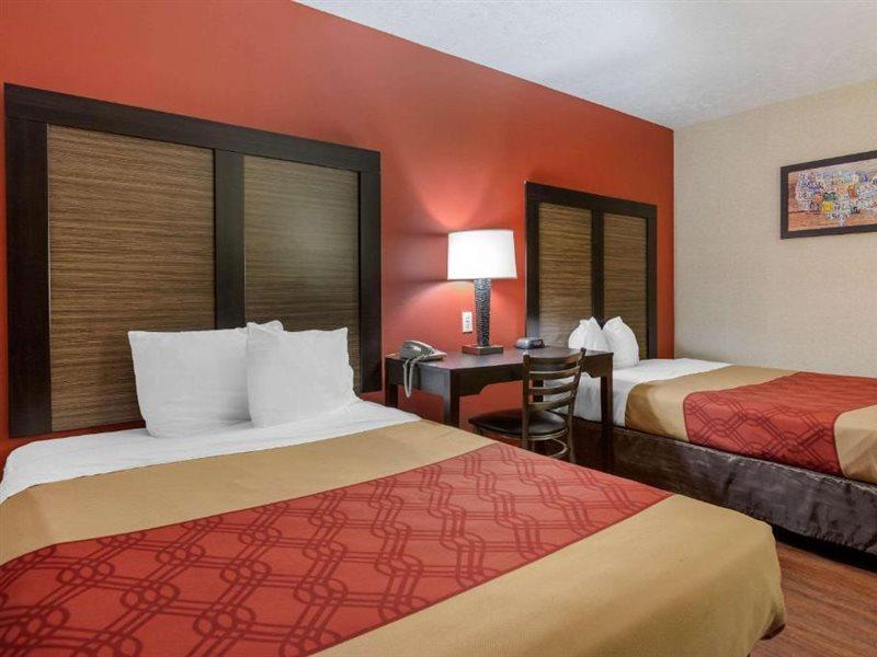 Econo Lodge Traverse City Buitenkant foto