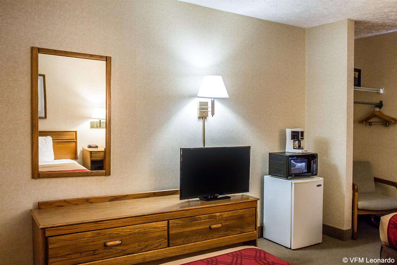Econo Lodge Traverse City Buitenkant foto