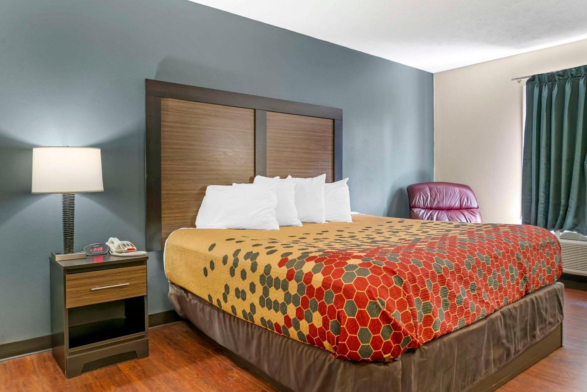 Econo Lodge Traverse City Buitenkant foto