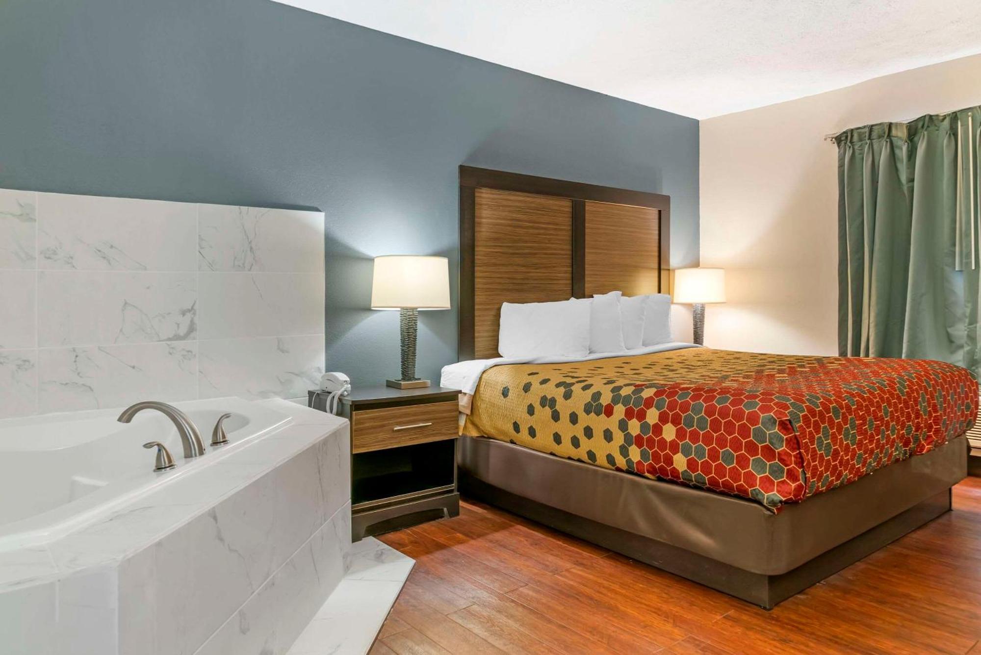 Econo Lodge Traverse City Buitenkant foto