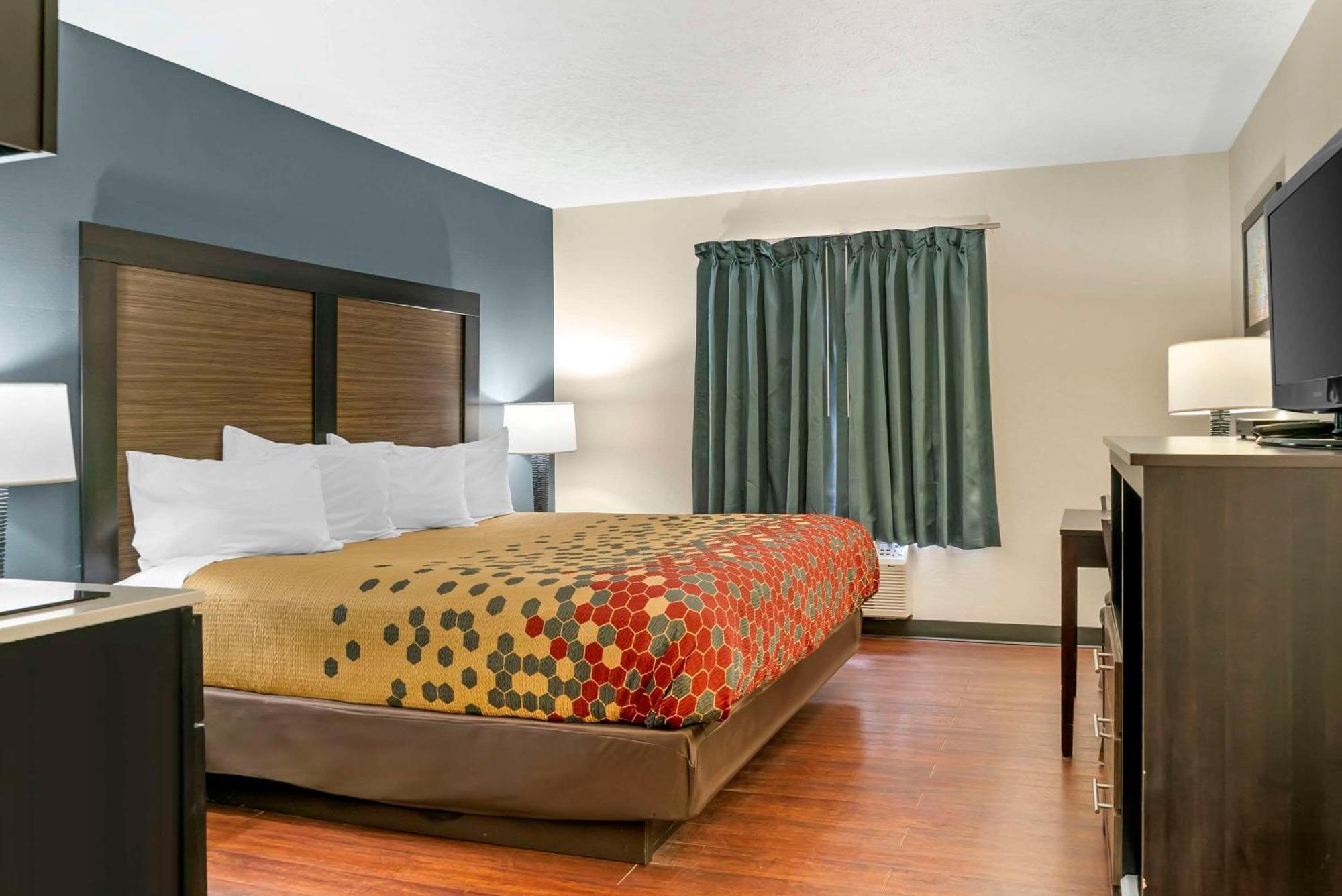 Econo Lodge Traverse City Buitenkant foto