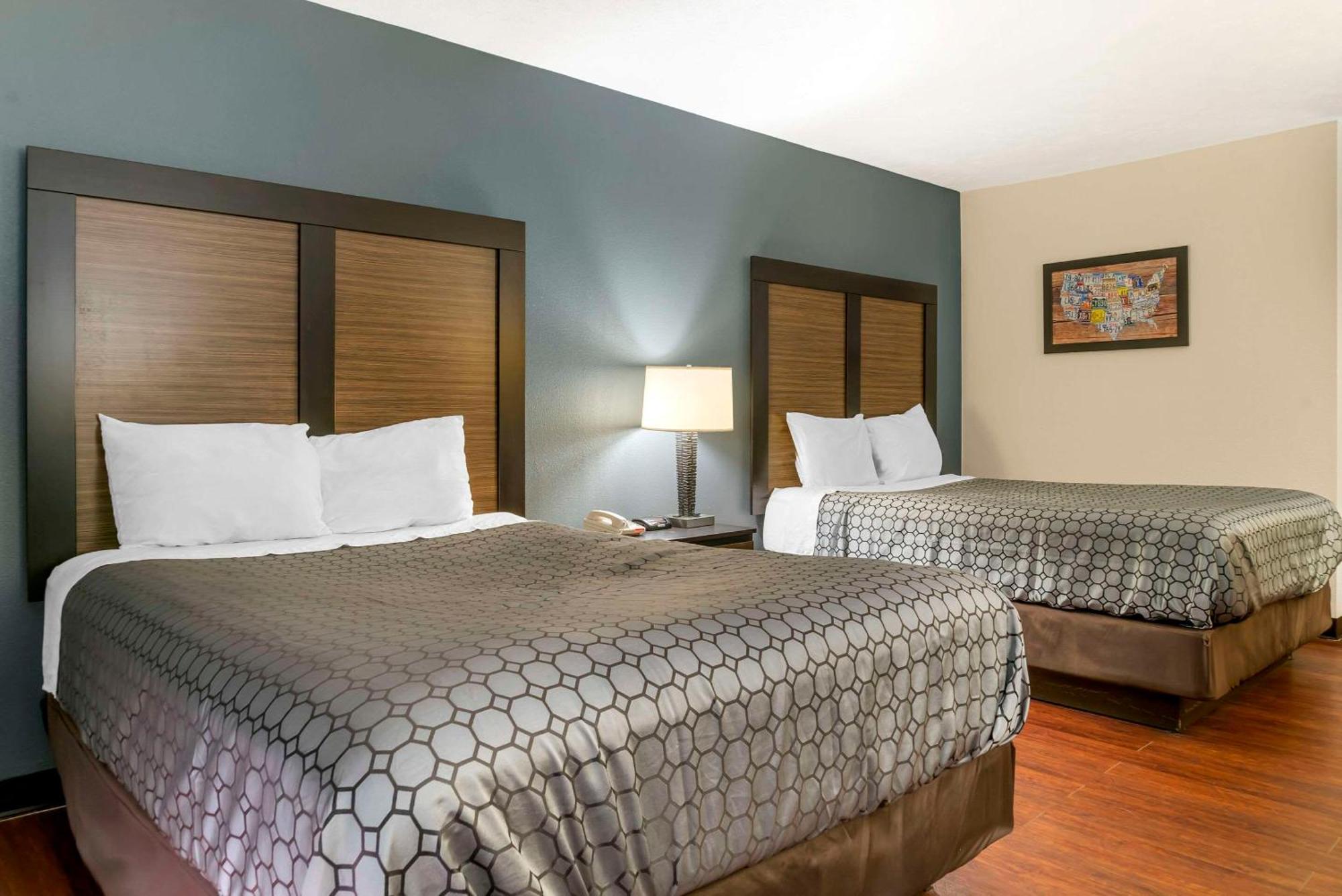 Econo Lodge Traverse City Buitenkant foto
