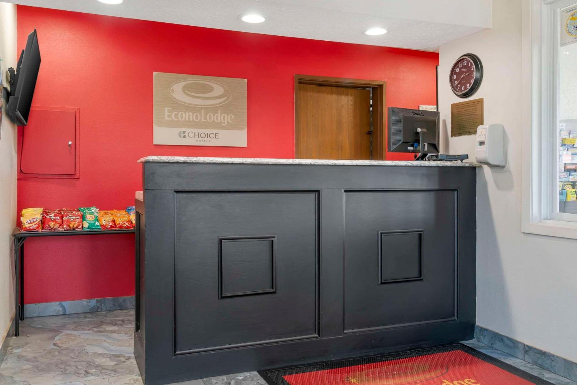 Econo Lodge Traverse City Buitenkant foto