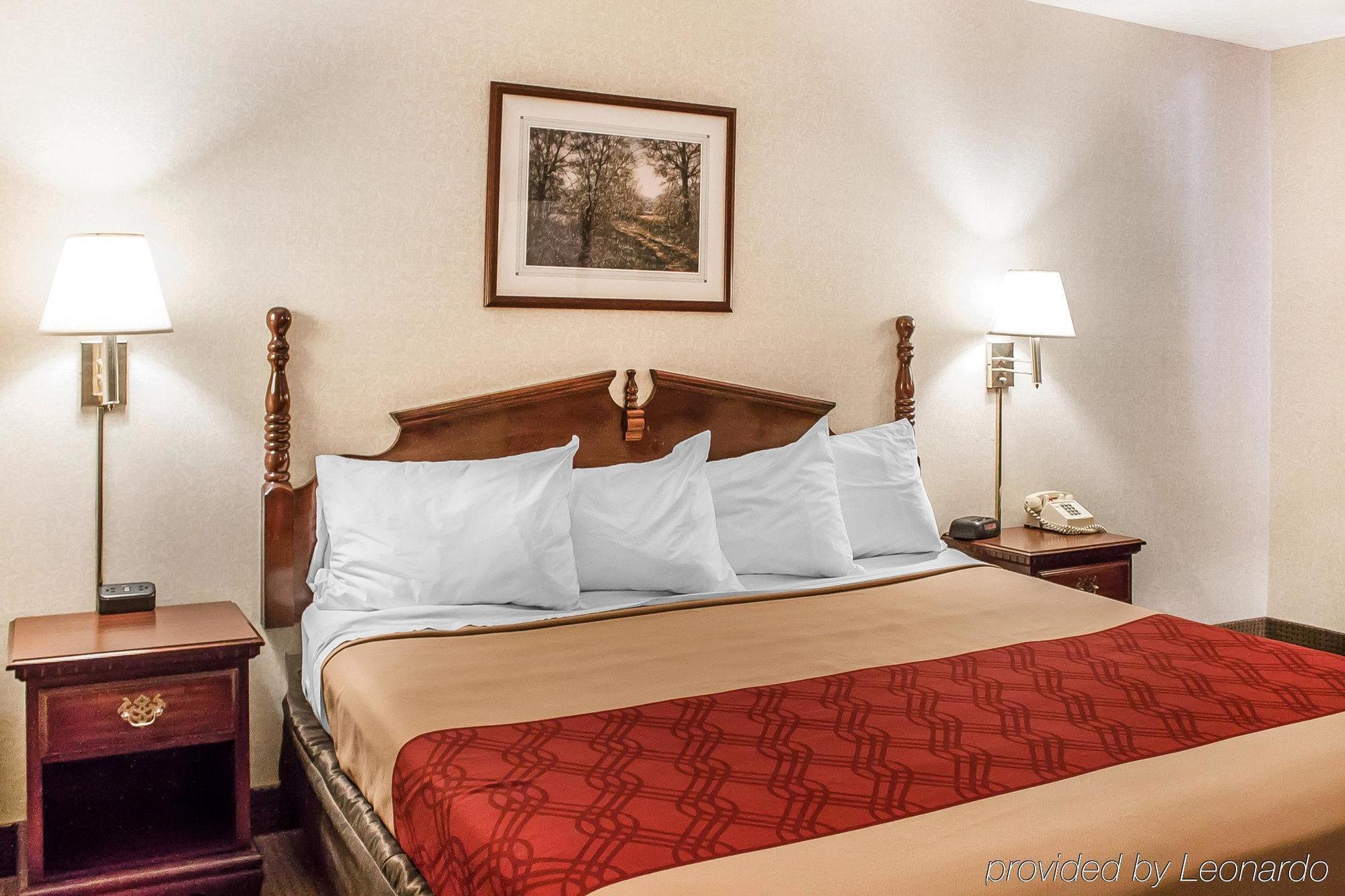 Econo Lodge Traverse City Buitenkant foto