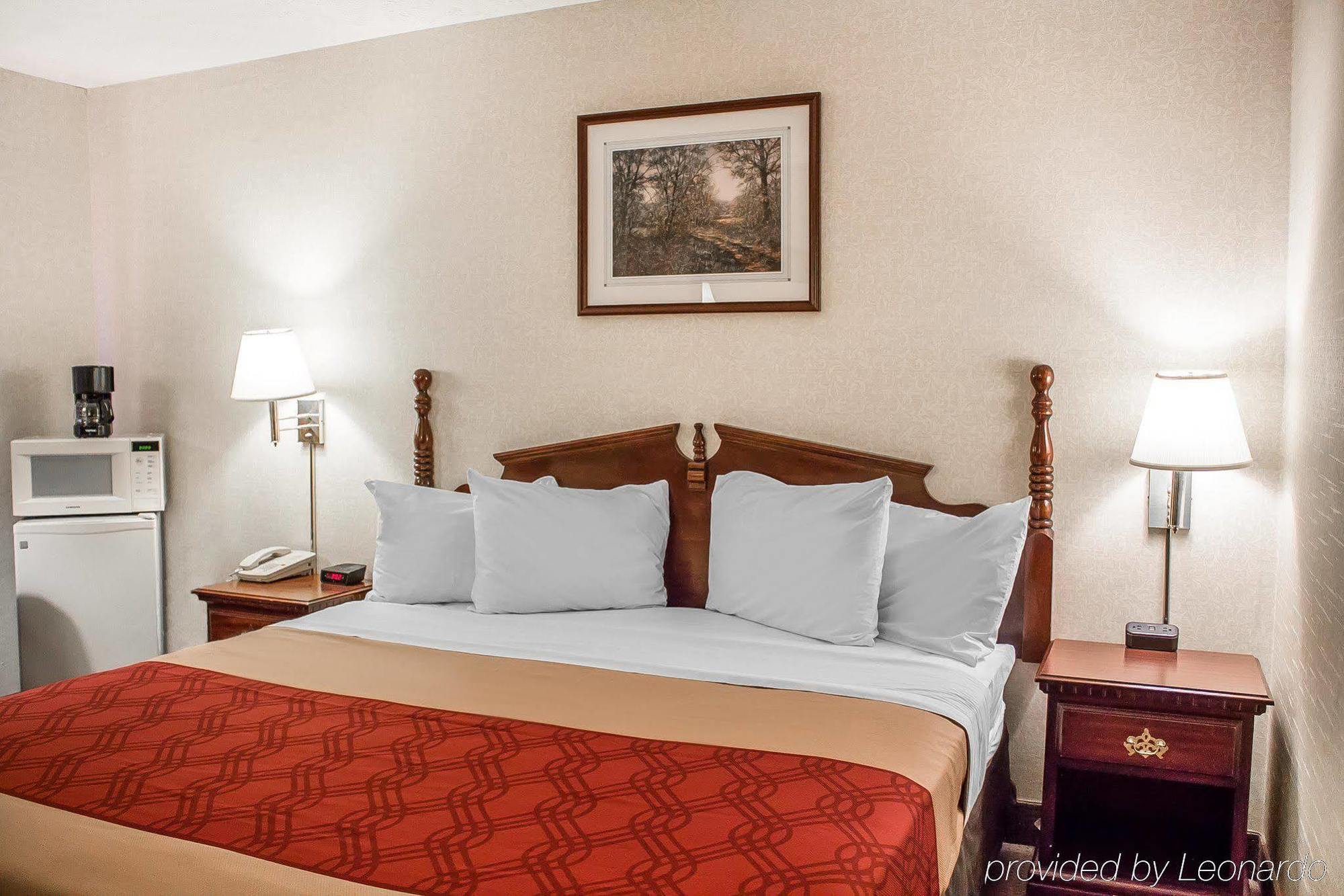 Econo Lodge Traverse City Buitenkant foto