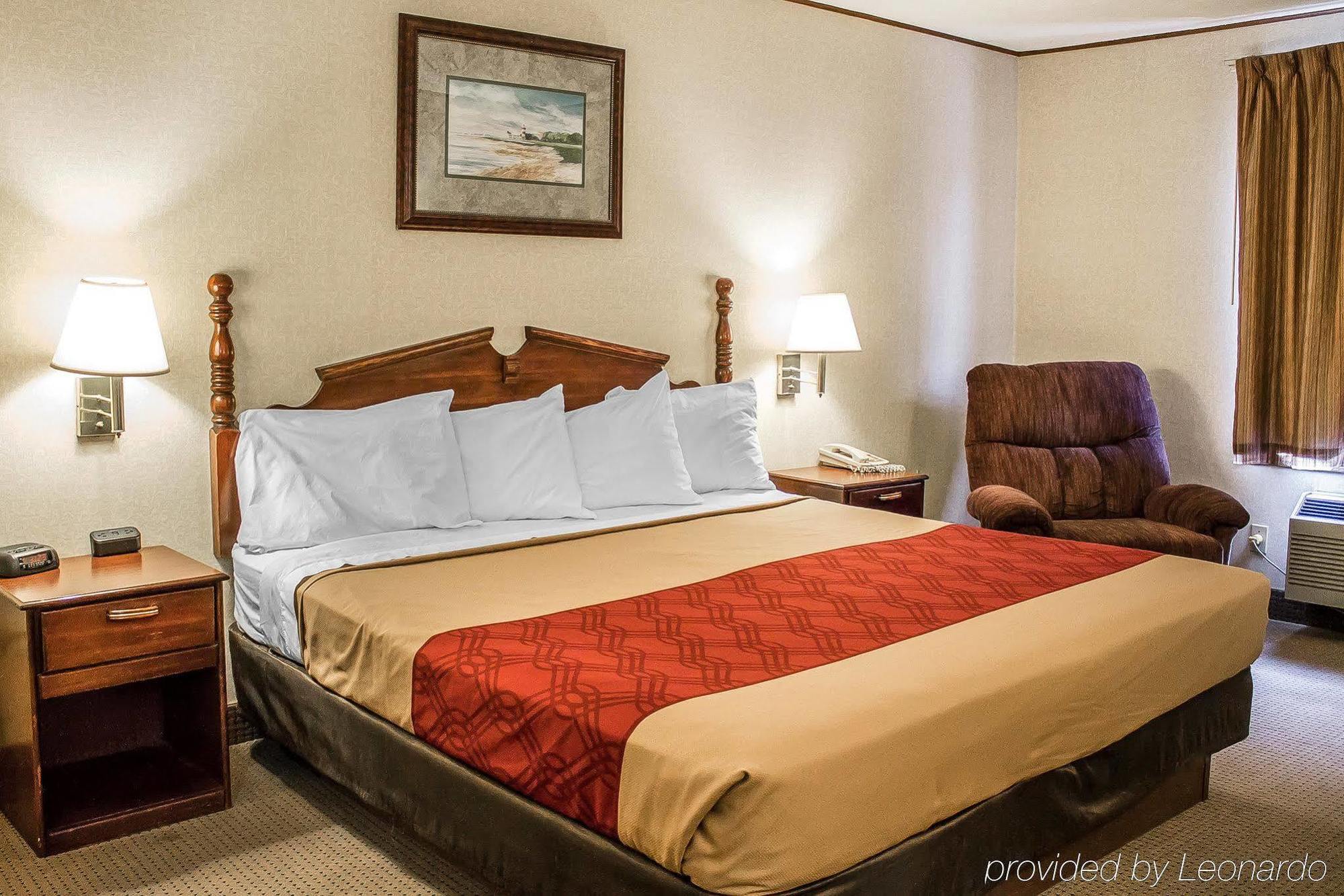 Econo Lodge Traverse City Buitenkant foto